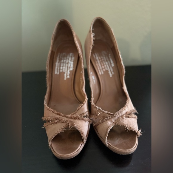 Pedro Garcia Satin Raws Edge Trim Heels size 36 Nude/Brown - Picture 2 of 3